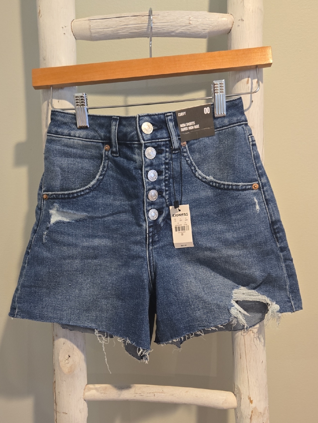 Express High-Rise Button-Front Distressed Denim Shorts In Medium Blue Size 00